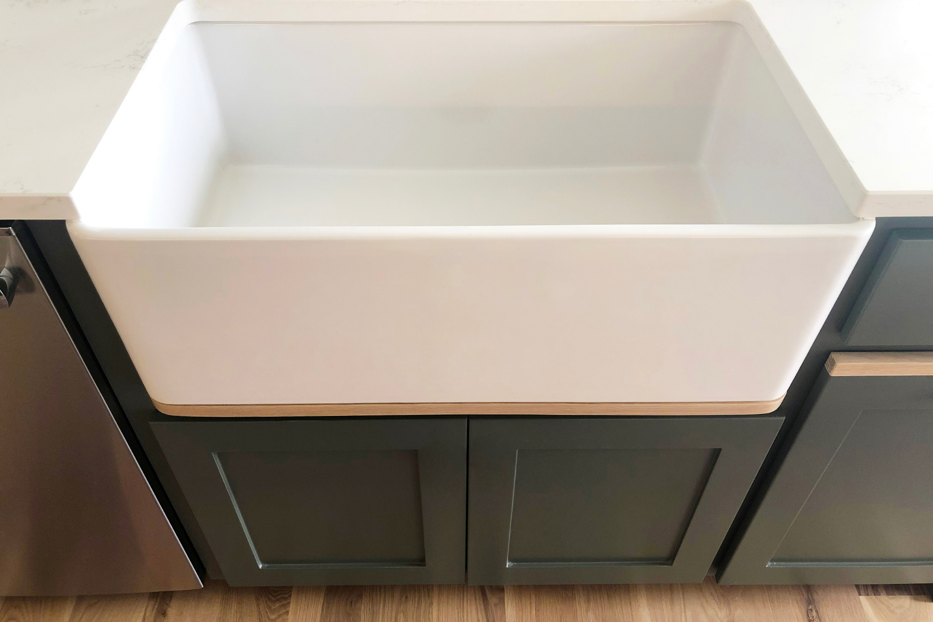 White farmhouse kitchen sink